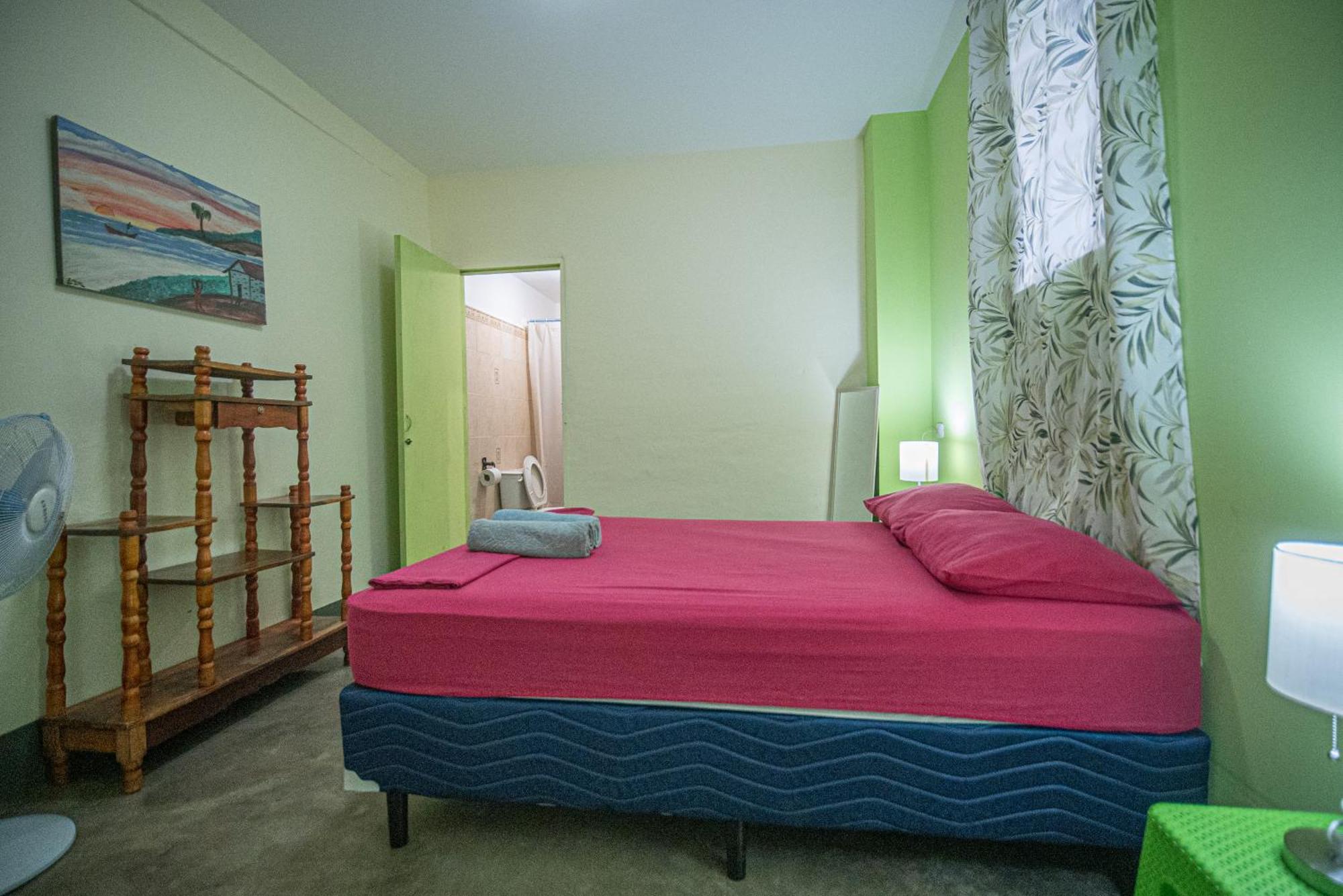 Hostal Mochilas Granada Zewnętrze zdjęcie